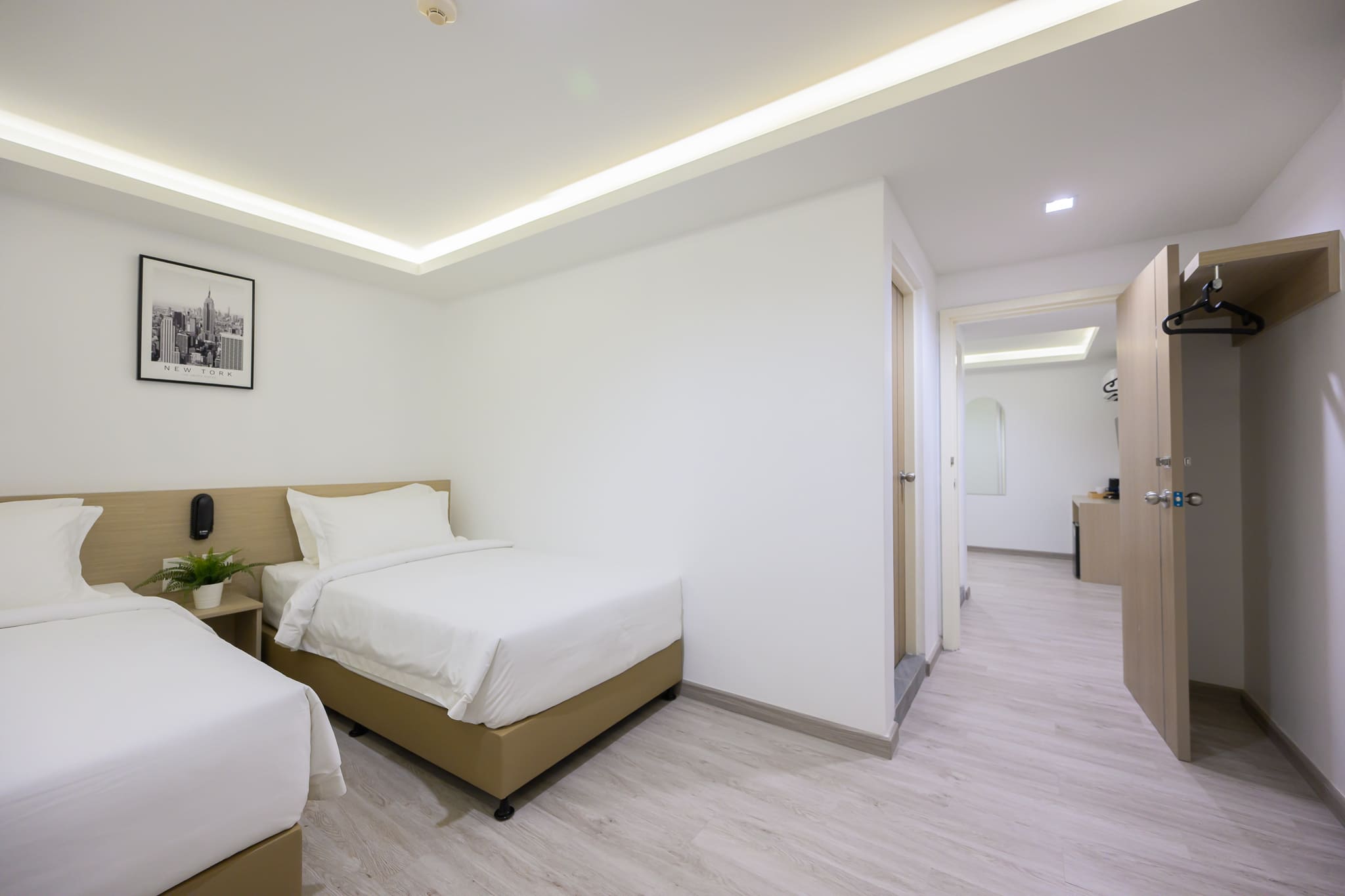 Connecting Room No Window